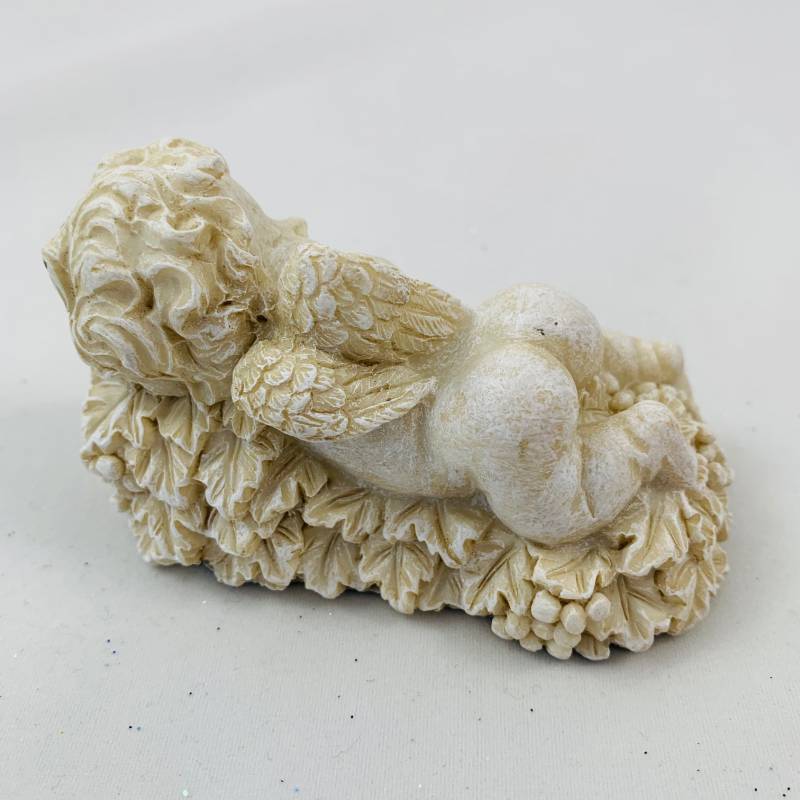 EmilaShop_Engel_auf_Weinblatter_2