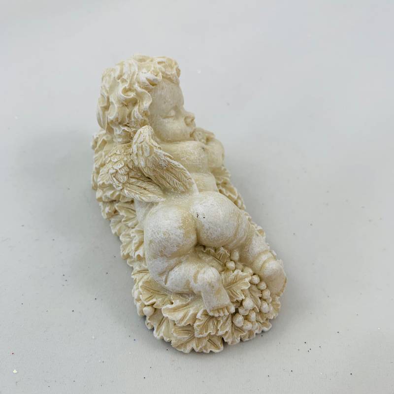 EmilaShop_Engel_auf_Weinblatter_3