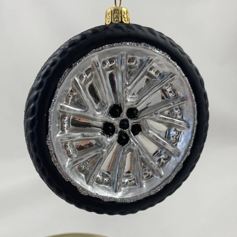 Weihnachtskugel_Auto_Autoreifen_1