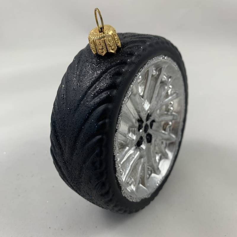 Weihnachtskugel_Auto_Autoreifen_2