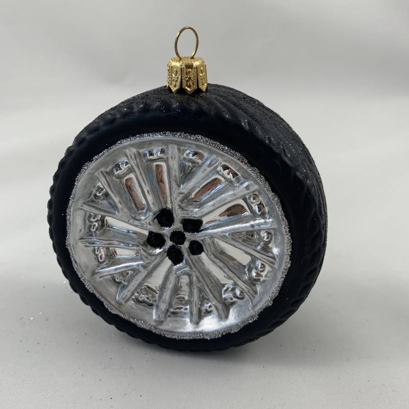 Weihnachtskugel_Auto_Autoreifen_3